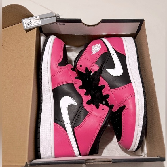 jordan mid pink black